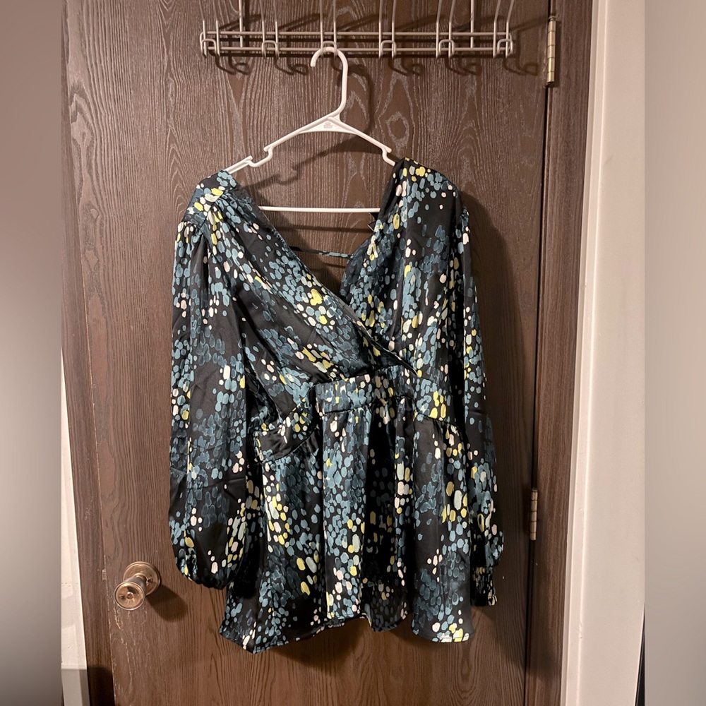 Size 2 NWT tie back blouse (Torrid)